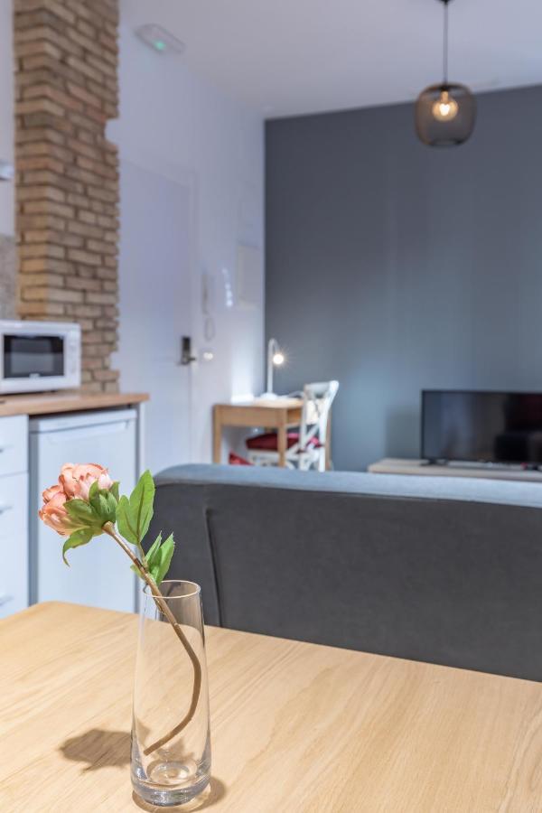 Apt With Antique Floor & Lots Of Sun Light Valencia Bagian luar foto