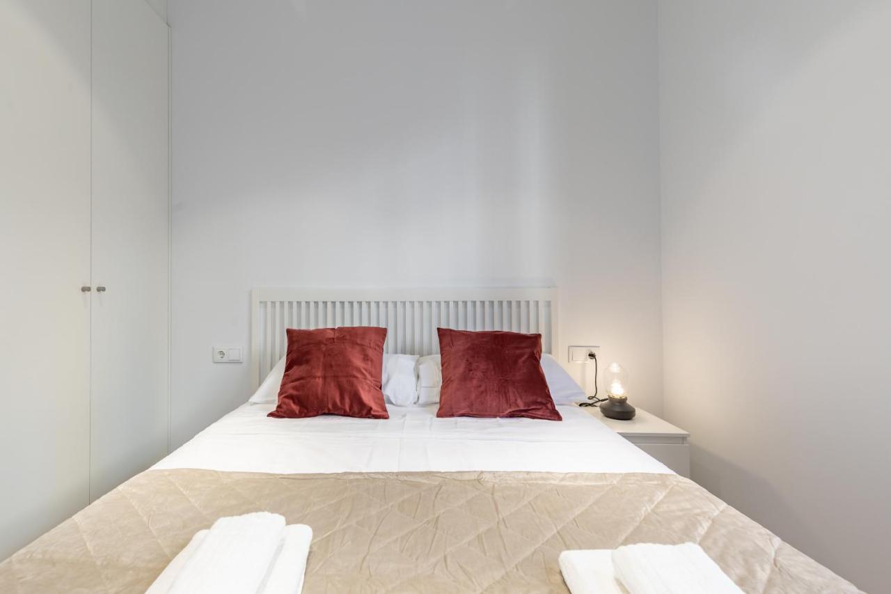 Apt With Antique Floor & Lots Of Sun Light Valencia Bagian luar foto