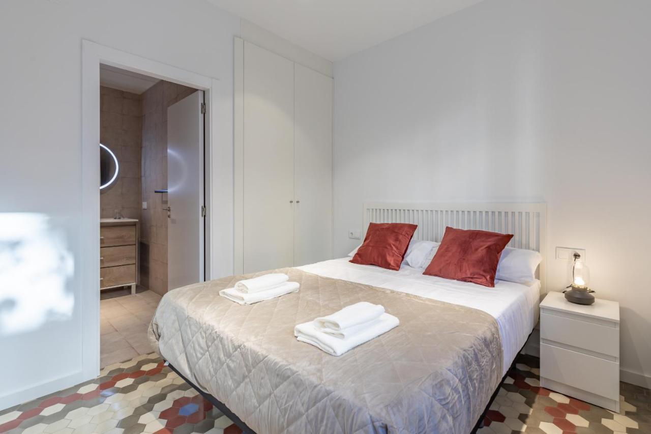 Apt With Antique Floor & Lots Of Sun Light Valencia Bagian luar foto