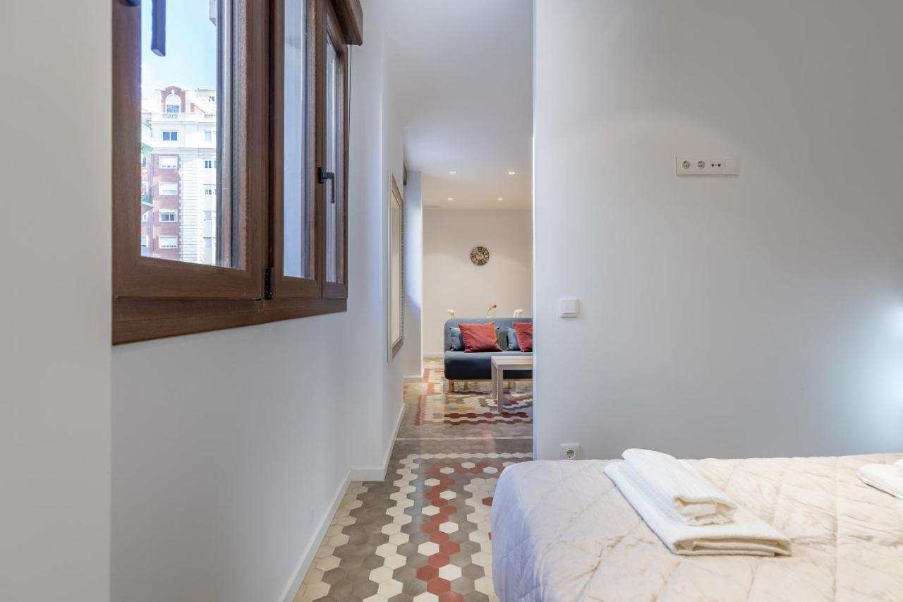 Apt With Antique Floor & Lots Of Sun Light Valencia Bagian luar foto